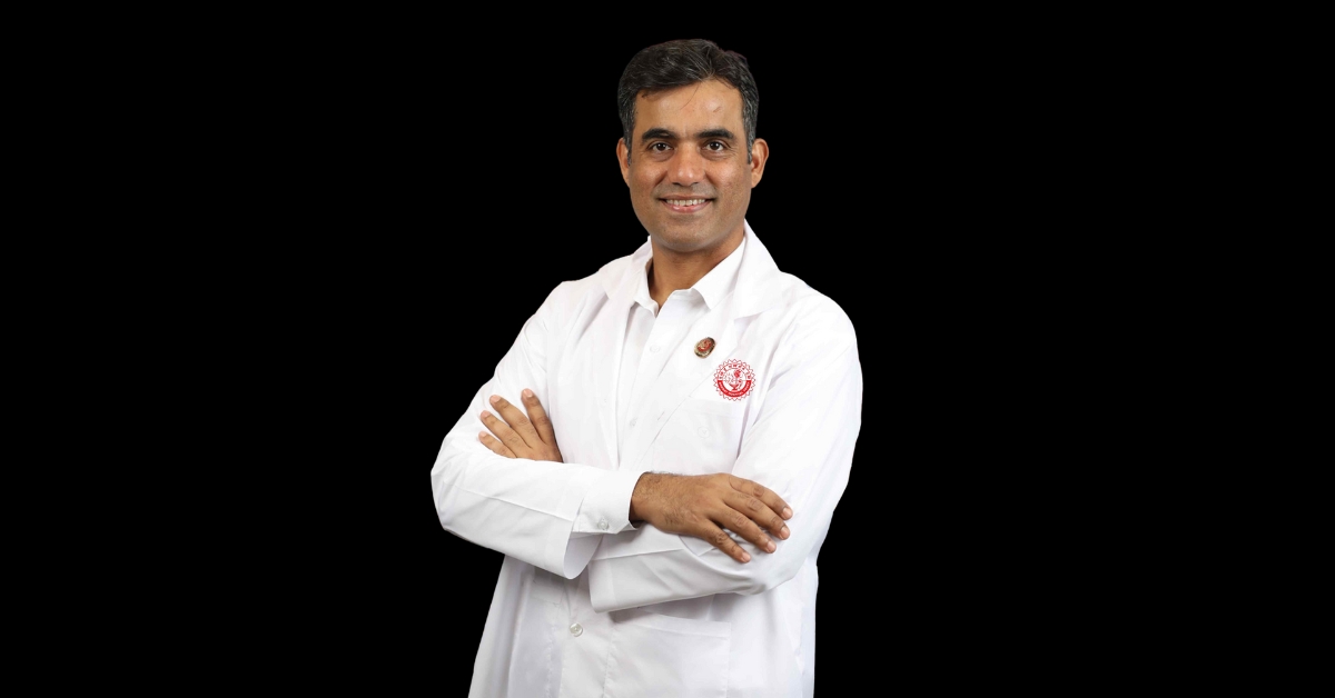 Dr. Vishal Kundnani - expert spine specialist in India explaining spinal condition to patient"